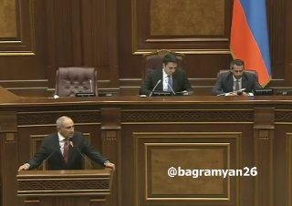Никол Пашинян выступает с заявлением о выборах и новой революции в Армении