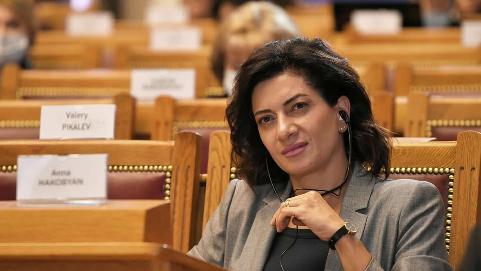Анна Акопян, супруга премьер-министра Армении, отправляется в командировку в США