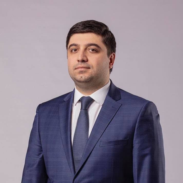 Вагаршак Акопян объявляет об отказе от депутатского мандата