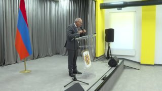 Никол Пашинян выступает на открытии реконструированного образовательного комплекса имени Акоба Коджояна в Ереване