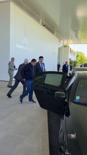 Избиратели голосуют на участке в Севане, Армения, парламентские выборы