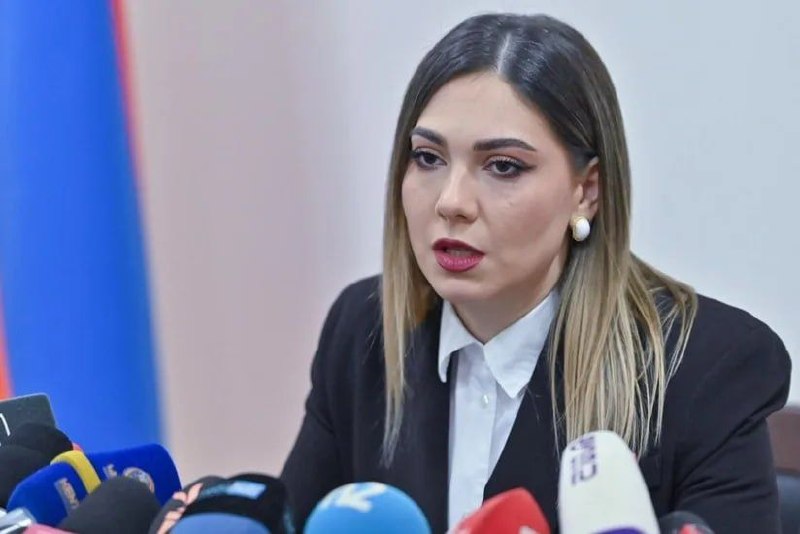 Избирательный участок в Севане, наблюдатели следят за голосованием