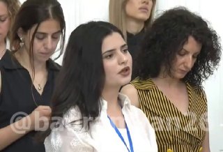 Избирательный участок в Севане, наблюдатели фиксируют явку