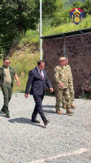 Министр обороны Армении Сурен Папикян на учебных сборах в Севане