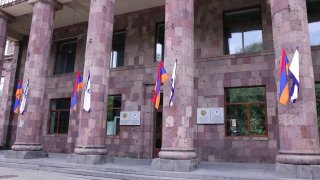 Министр ОНКС Армении Жанна Андреасян на ремонтных работах в спортвузе Севана