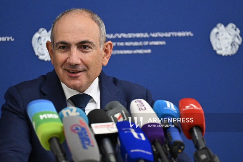 Премьер-министр Армении Никол Пашинян на брифинге после заседания правительства