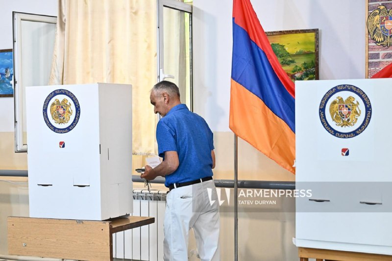 Избирательный участок в Армении, парламентские выборы, наблюдатели