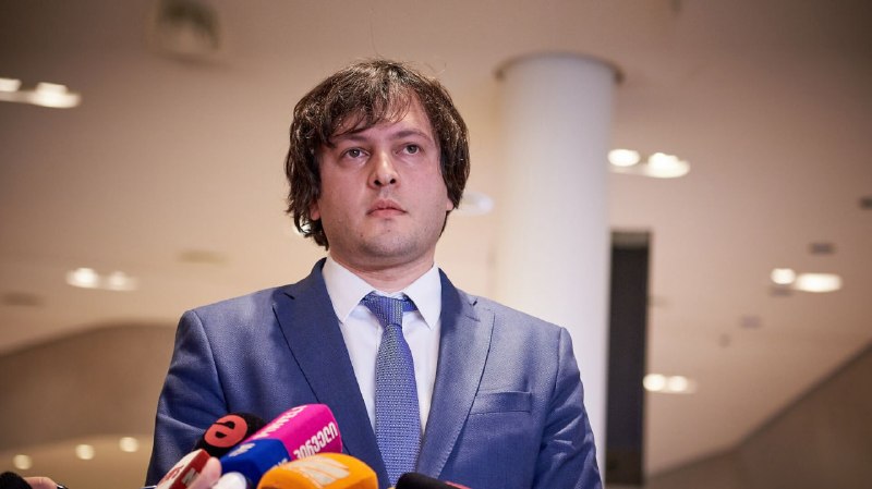 Премьер-министр Грузии Ираклий Кобахидзе выступает перед журналистами