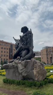 Памятник Ваагну-Драконоборцу у мэрии Еревана, церемония открытия с участием Никола Пашиняна