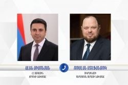 Ален Симонян и Руслан Стефанчук во время телефонного разговора