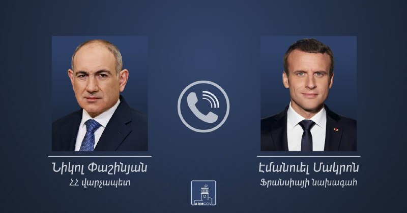 Премьер-министр Армении Никол Пашинян и президент Франции Эммануэль Макрон во время телефонного разговора.