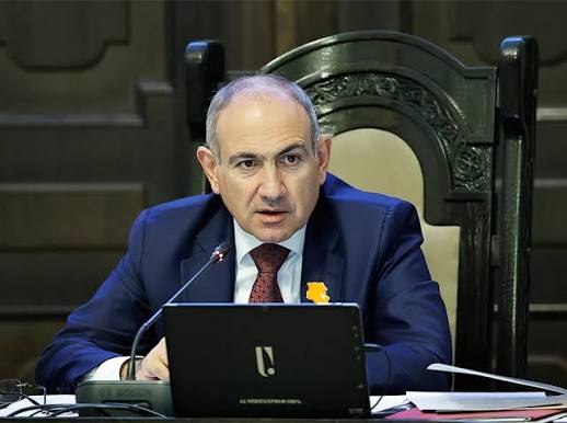 Никол Пашинян выступает с заявлением о выборах в Армении