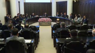 Избирательный участок в Севане с наблюдателями на выборах