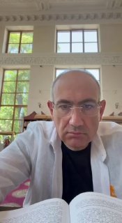 Никол Пашинян в Национальной библиотеке Еревана, читальный зал