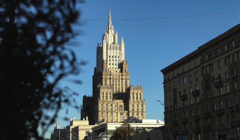 Заместитель министра иностранных дел РФ Михаил Галузин на встрече с послами Германии, Франции и Великобритании в Москве