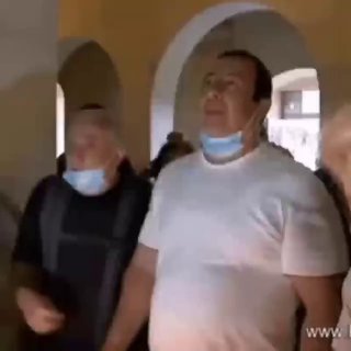Избиратели на участке в Севане, наблюдатели контролируют ход голосования.