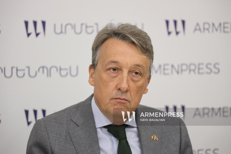 Посол Бельгии в Армении Эрик Де Мунк во время интервью