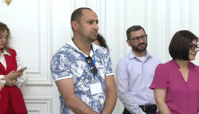 Видео наблюдателя Макаряна, танцующего в Стамбуле