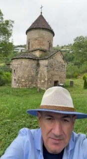 Никол Пашинян в церкви Моро Дзоро в Иджеване, Тавушская область