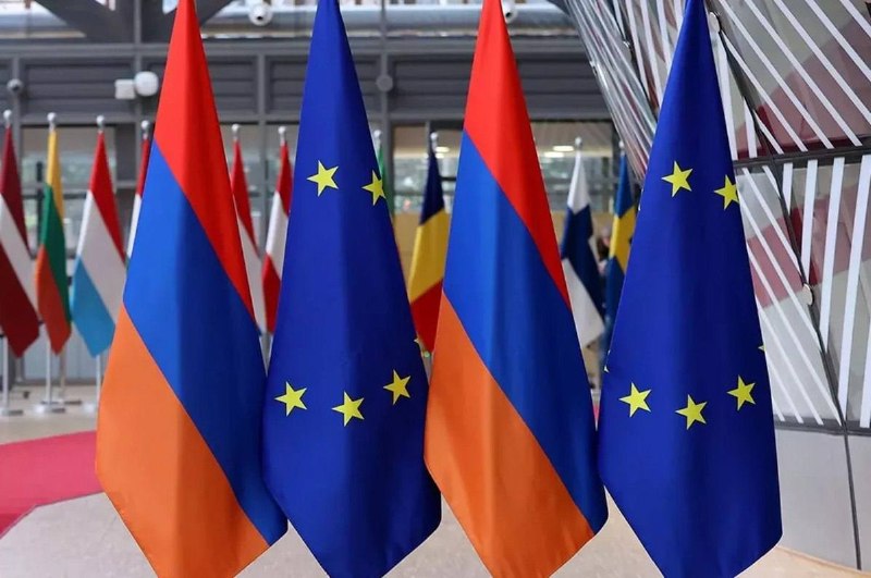Избиратели на участке в Армении во время парламентских выборов