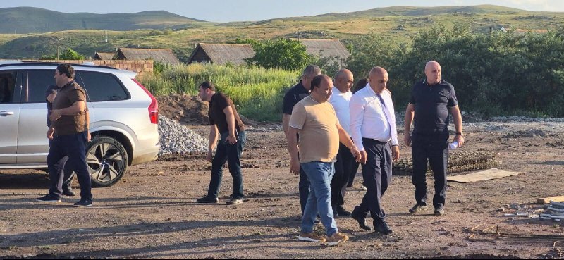 Избирательный участок в Севане, наблюдатели следят за ходом голосования